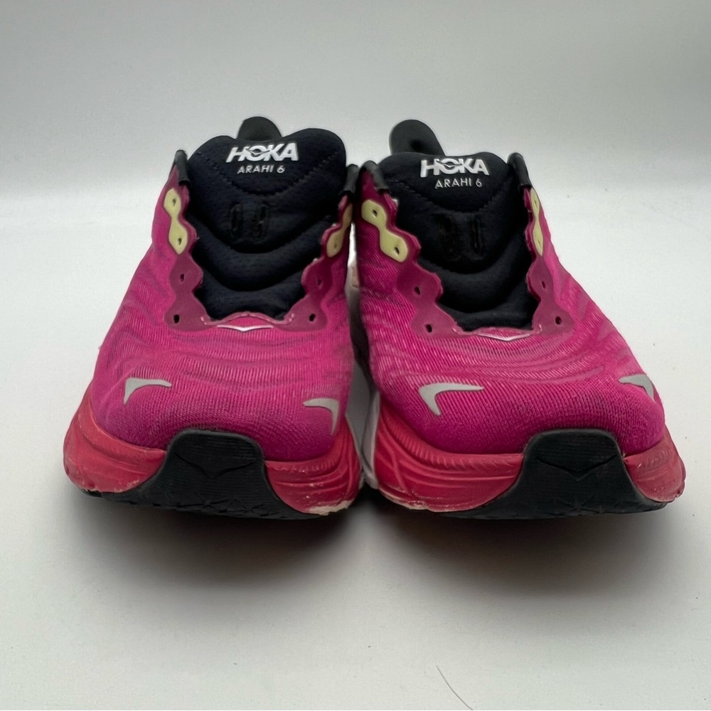 Hoka Arahi 6 Pink and Black Athletic Shoes